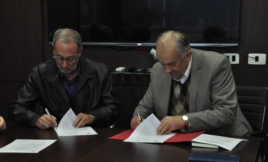 O Departamento de Trânsito do Paraná (Detran) e a Pontifícia Universidade Católica (PUC) oferecem a partir de junho o curso de especialização em Gestão da Mobilidade Urbana e Saúde Pública. Com conteúdo interdisciplinar, as aulas são voltadas para profissionais graduados em todas as áreas e com interesse no tema trânsito.