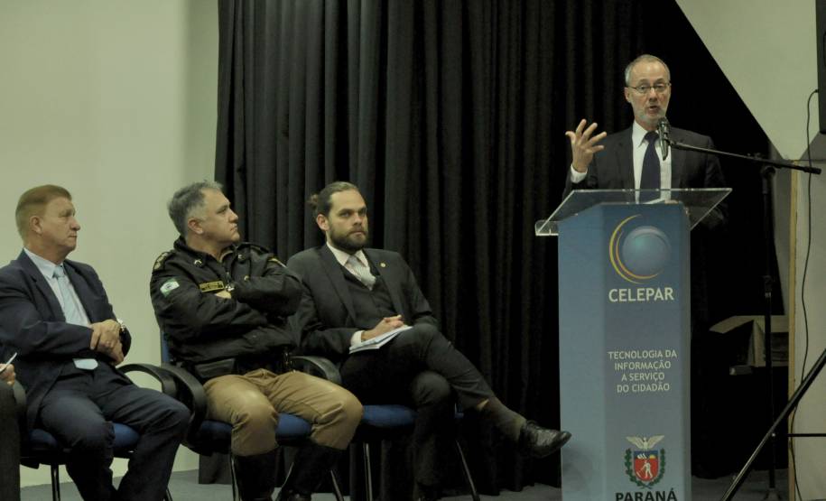 O Departamento de Trânsito do Paraná (Detran) participou nesta terça-feira (16) do I Workshop do Programa Paranaense de Mobilidade por Bicicleta, que abordou o tema bicicleta na estrada. O evento ocorreu em Curitiba e teve como objetivo debater propostas de sustentabilidade, segurança e respeito aos ciclistas no trânsito paranaense.