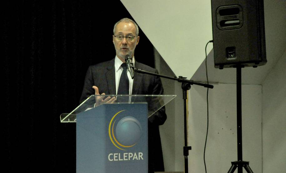 O Departamento de Trânsito do Paraná (Detran) participou nesta terça-feira (16) do I Workshop do Programa Paranaense de Mobilidade por Bicicleta, que abordou o tema bicicleta na estrada. O evento ocorreu em Curitiba e teve como objetivo debater propostas de sustentabilidade, segurança e respeito aos ciclistas no trânsito paranaense.