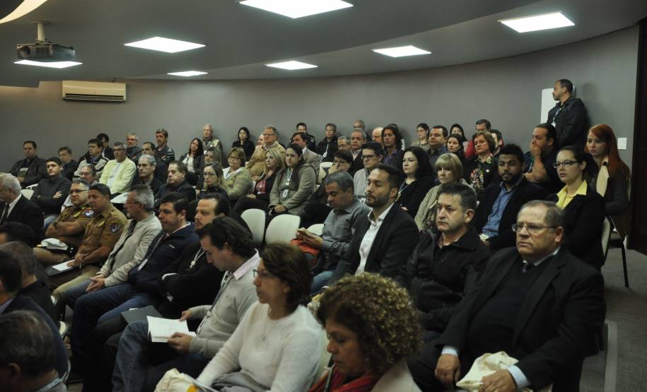 Empresários e prestadores de serviços diretamente ligados ao Departamento de Trânsito do Paraná (Detran), como fabricantes de placas, despachantes, centros de formação de condutores, clinicas credenciadas, seguradoras e revendedoras de veículos, foram recebidos nesta segunda-feira (22), na sede da autarquia em Curitiba, para debater melhorias e soluções.