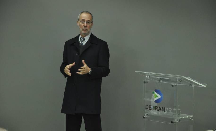 Empresários e prestadores de serviços diretamente ligados ao Departamento de Trânsito do Paraná (Detran), como fabricantes de placas, despachantes, centros de formação de condutores, clinicas credenciadas, seguradoras e revendedoras de veículos, foram recebidos nesta segunda-feira (22), na sede da autarquia em Curitiba, para debater melhorias e soluções.