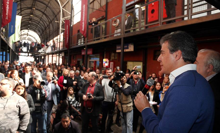 Governador Beto Richa, acompanhado pelo prefeito de Curitiba, Rafael Waldomiro Greca, deiretor-geral do Detran, Marcos Traad e demais autoridades, inaugura os terminais de autoatendimento do Detran na Rua da Cidadânia do Pinheirinho.Curitiba, 23/05/2017