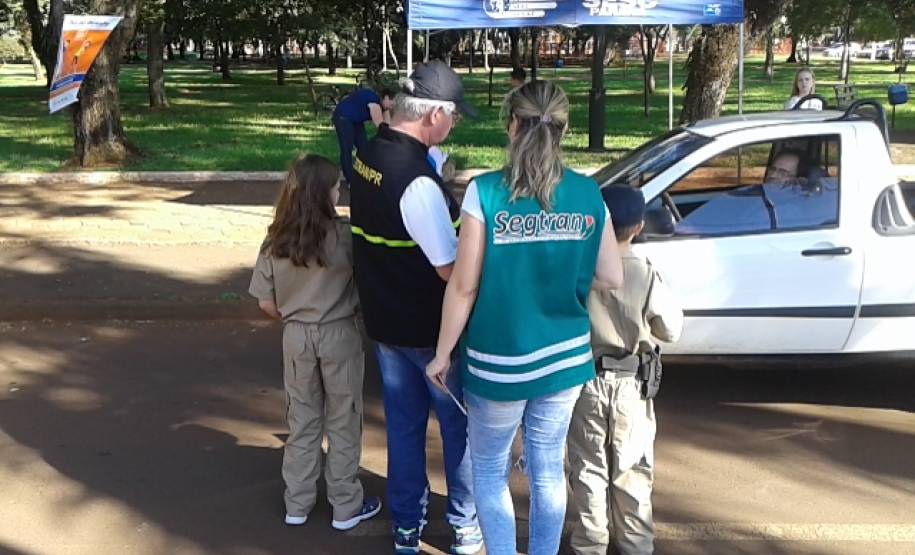 Durante todo o mês, o Departamento de Trânsito do Paraná (Detran) intensificou as ações educativas no Estado. Ao longo do Maio Amarelo, foram realizadas blitzs educativas, palestras, passeatas e até simulações de acidentes em empresas e escolas.