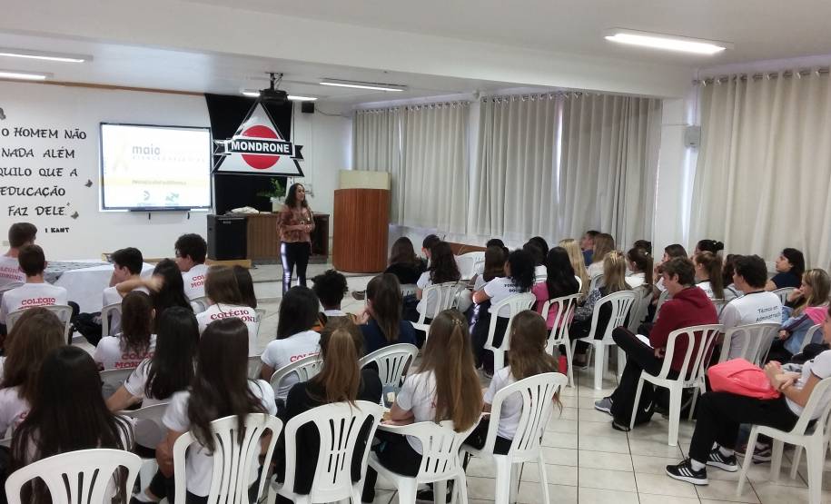 Durante todo o mês, o Departamento de Trânsito do Paraná (Detran) intensificou as ações educativas no Estado. Ao longo do Maio Amarelo, foram realizadas blitzs educativas, palestras, passeatas e até simulações de acidentes em empresas e escolas.