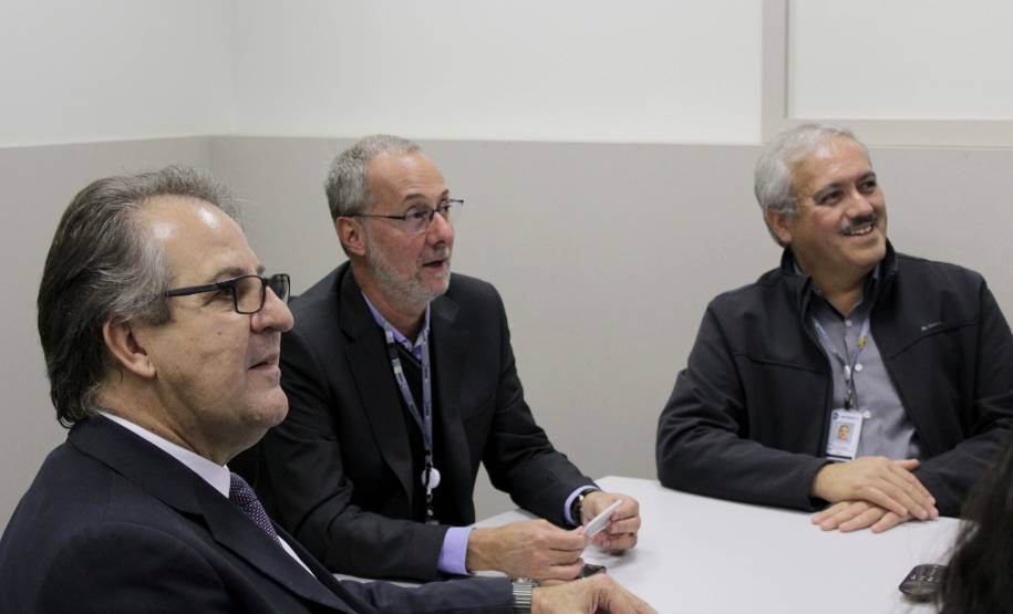 O Departamento de Trânsito do Paraná (Detran) recebeu ontem (30) o secretário Antônio Carlos Bonneti, a coordenadora de Educação Ambiental Daniela Miranda e a assessora Técnica, Danielle Teixeira Tortato da Secretaria de Meio Ambiente e Recursos Hídricos (Sema) na sede da autarquia em Curitiba.