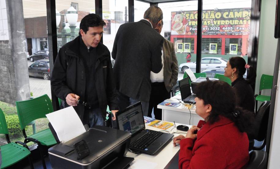 O Departamento de Trânsito do Paraná (Detran) oferece serviços de habilitação e veículos, além de materiais de educação para o trânsito, no centro de Ponta Grossa, nesta quarta e quinta-feira (2 e 3). A unidade itinerante estará na Praça Sol, próximo ao Terminal Central, das 9h às 15h.