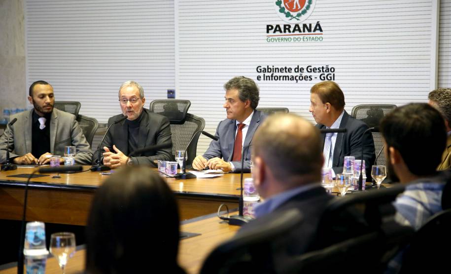 O governador Beto Richa lançou nesta terça-feira (27) o novo aplicativo do Departamento de Trânsito do Paraná voltado especialmente para quem vai fazer a primeira Carteira Nacional de Habilitação (CNH). Curitiba,27/06/2017 Foto:Jaelson Lucas / ANPr