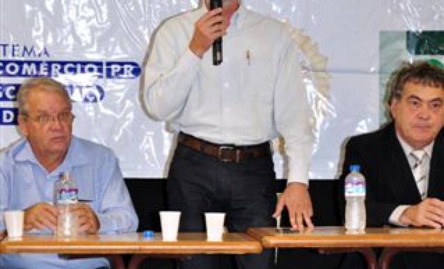 Para concluir a fase de entrega dos diplomas dos cursos de capacitação, que teve início no ano passado, o Sindepar, em parceria com o Detran-PR, realizou um evento em Londrina, no dia 19 de abril. Na ocasião estiveram presentes, além de membros da diretoria do Sindepar e do Detran-PR, mais de 100 despachantes de Londrina e da região norte do estado.