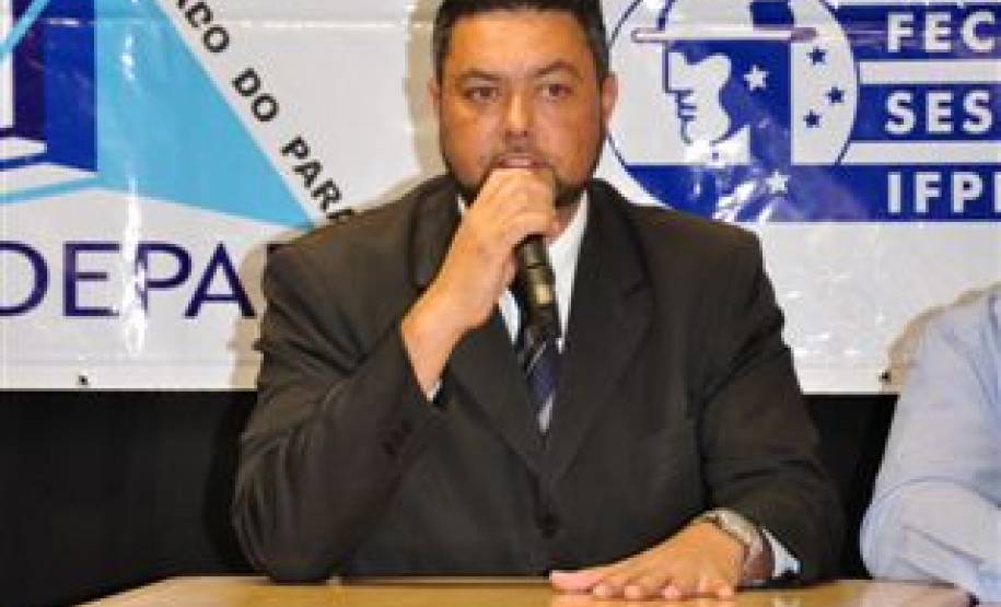 Para concluir a fase de entrega dos diplomas dos cursos de capacitação, que teve início no ano passado, o Sindepar, em parceria com o Detran-PR, realizou um evento em Londrina, no dia 19 de abril. Na ocasião estiveram presentes, além de membros da diretoria do Sindepar e do Detran-PR, mais de 100 despachantes de Londrina e da região norte do estado.