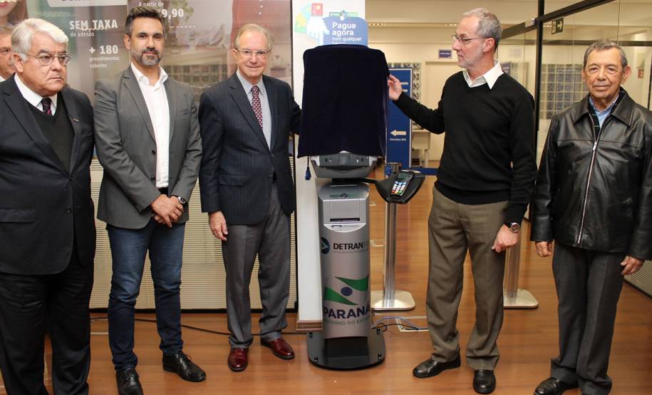 Detran inaugura Totem na Associação Comercial do Paraná