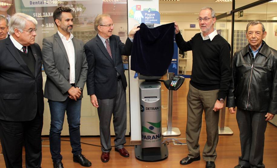 Detran inaugura Totem na Associação Comercial do Paraná