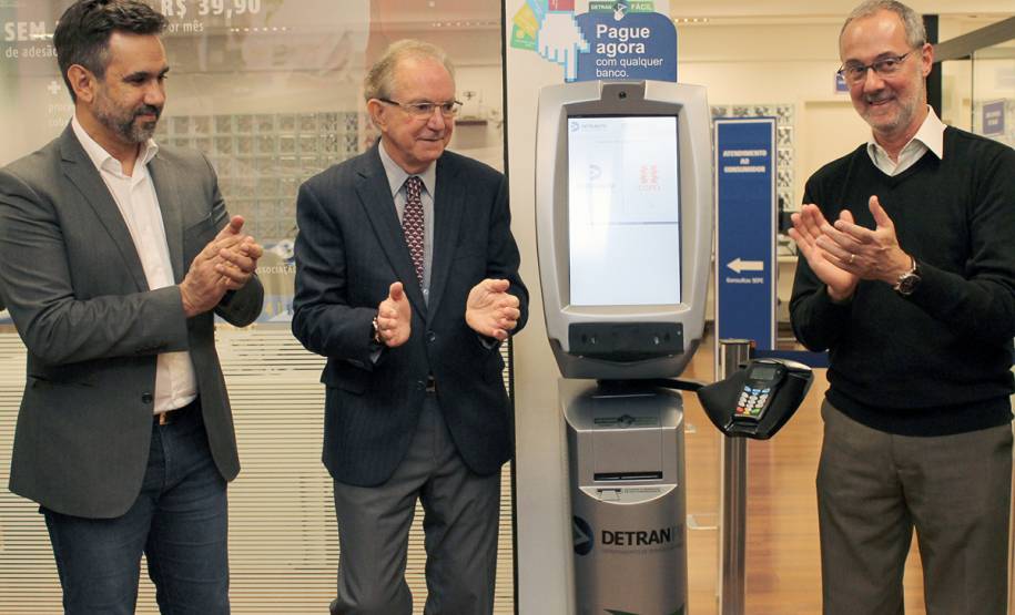 Detran inaugura Totem na Associação Comercial do Paraná