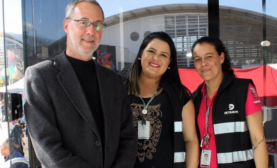 O Departamento de Trânsito do Paraná (Detran) realizou 1.210 serviços, na última semana, no Mutirão da Cidadania do Bairro Novo, em Curitiba. A renovação da CNH, a emissão da 2ª via do licenciamento e da carteira de habilitação foram os serviços mais requisitados pelos moradores. Objetivo foi tirar dúvidas e atender as demandas do bairro e regiões vizinhas.