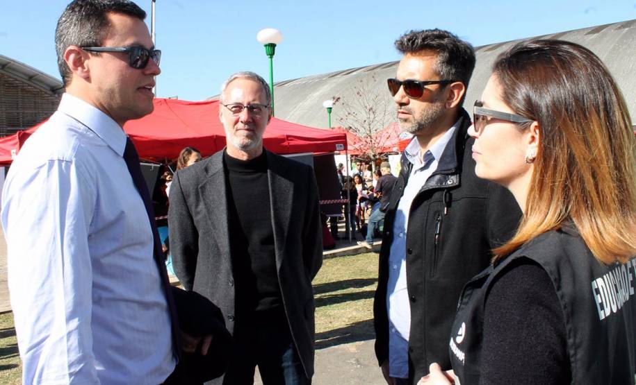 O Departamento de Trânsito do Paraná (Detran) realizou 1.210 serviços, na última semana, no Mutirão da Cidadania do Bairro Novo, em Curitiba. A renovação da CNH, a emissão da 2ª via do licenciamento e da carteira de habilitação foram os serviços mais requisitados pelos moradores. Objetivo foi tirar dúvidas e atender as demandas do bairro e regiões vizinhas.