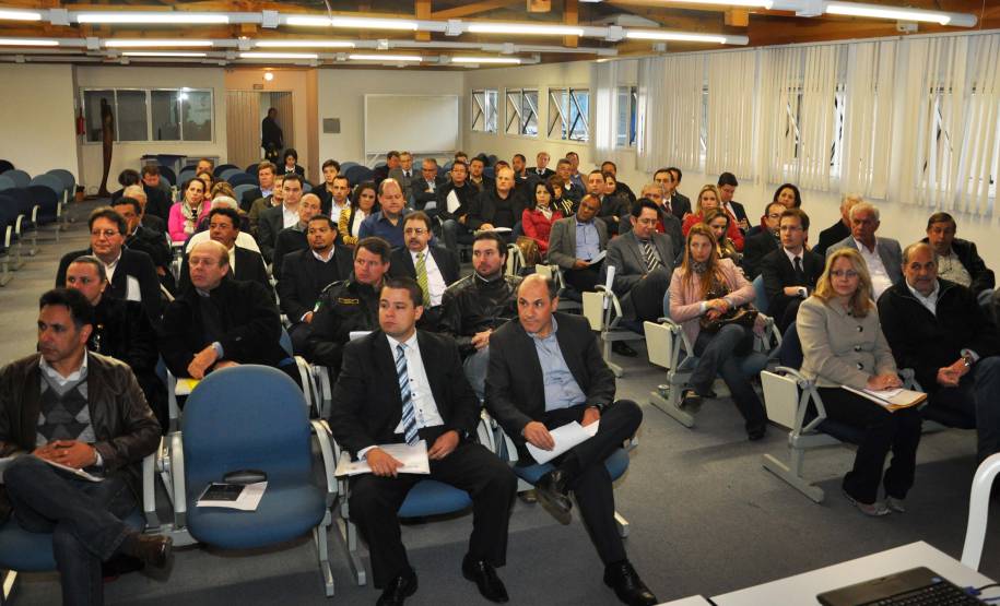 Na última terça-feira (8) mais de 70 conselheiros e suplentes da Junta Administrativa de Recursos de Infrações (Jari) estiveram reunidos em plenária na secretaria de esportes, em Curitiba.