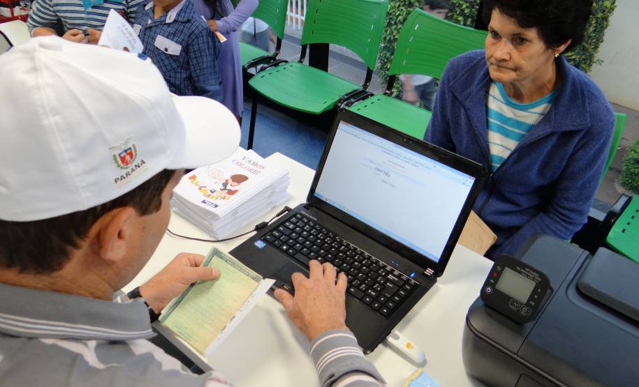 O Departamento de Trânsito do Paraná levou sua unidade de atendimento itinerante para o fim de semana em comemoração ao Dia das Crianças, organizado em parceria com diversos órgãos da prefeitura municipal na Paroquia Santo Antônio da Pádua.