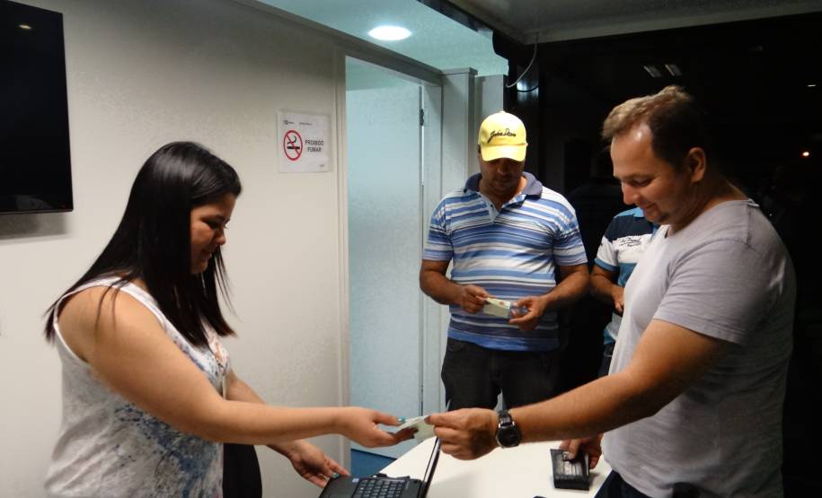 O Departamento de Trânsito do Paraná levou sua unidade de atendimento itinerante para o fim de semana em comemoração ao Dia das Crianças, organizado em parceria com diversos órgãos da prefeitura municipal na Paroquia Santo Antônio da Pádua.