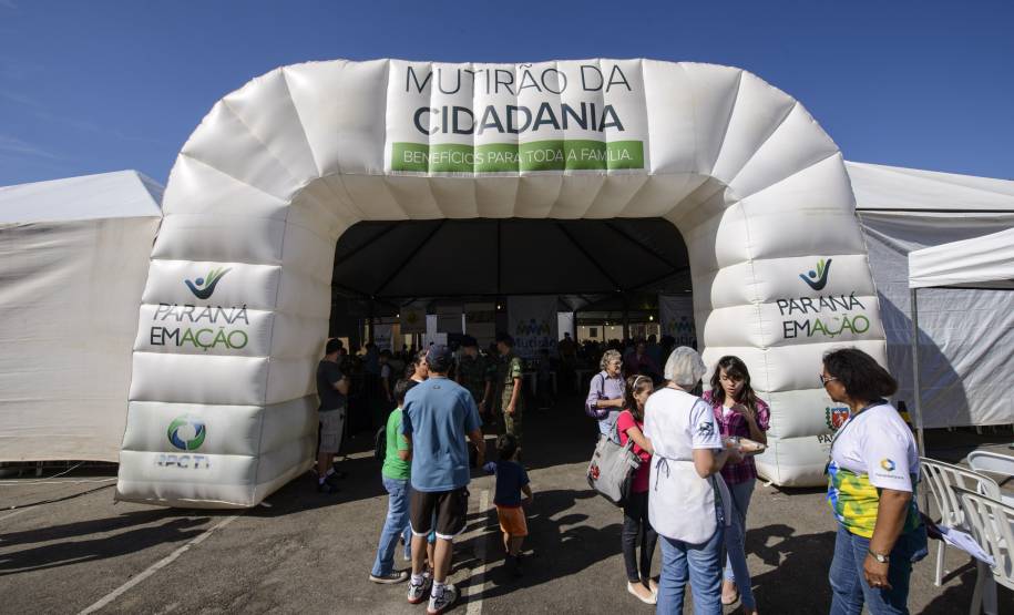 Cerca de 200 serviços em diversas áreas serão oferecidos à população pelo Governo do Estado e Prefeitura de Curitiba, na próxima semana, no bairro Cajuru. A abertura será na quarta-feira (27), às 19h, com as presenças do governador Beto Richa e do prefeito Rafael Greca.