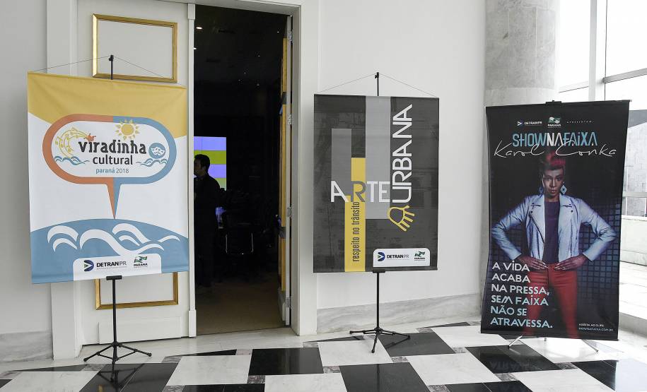 O secretário de Estado da Cultura, João Luiz Fiani, e o diretor-geral do Departamento de Trânsito do Paraná (DETRAN-PR), Marcos Traad, lançam dois projetos em parceria: ?Arte Urbana ? Respeito no Trânsito? e ?Viradinha Cultural Paraná 2018?.Curitiba, 10 de outubro de 2017.Foto: Kraw Penas/SEEC