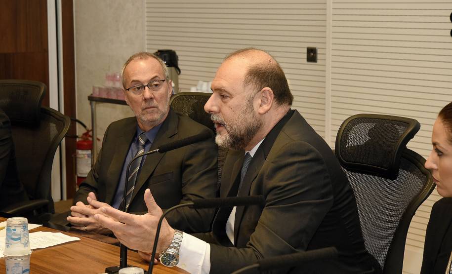 O secretário de Estado da Cultura, João Luiz Fiani, e o diretor-geral do Departamento de Trânsito do Paraná (DETRAN-PR), Marcos Traad, lançam dois projetos em parceria: ?Arte Urbana ? Respeito no Trânsito? e ?Viradinha Cultural Paraná 2018?.Curitiba, 10 de outubro de 2017.Foto: Kraw Penas/SEEC