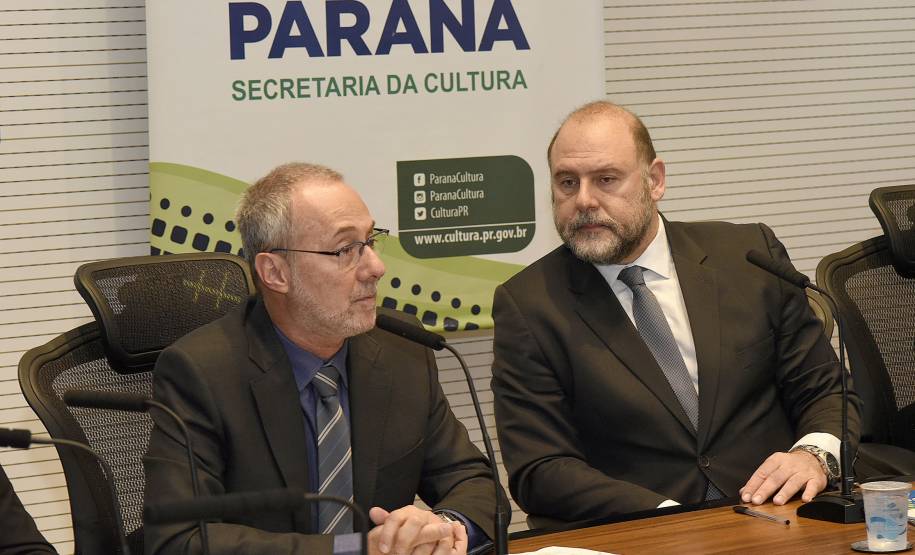 O secretário de Estado da Cultura, João Luiz Fiani, e o diretor-geral do Departamento de Trânsito do Paraná (DETRAN-PR), Marcos Traad, lançam dois projetos em parceria: ?Arte Urbana ? Respeito no Trânsito? e ?Viradinha Cultural Paraná 2018?.Curitiba, 10 de outubro de 2017.Foto: Kraw Penas/SEEC