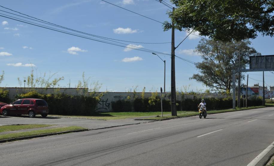 Grafiteiros e artistas urbanos podem se inscrever para participar do projeto “Arte Urbana – Respeito no Trânsito”, do Detran Paraná, em parceria com a Secretaria de Estado da Cultura. Dez trabalhos serão selecionados para o muro do Departamento na Avenida Victor Ferreira do Amaral, no bairro Tarumã, em Curitiba.