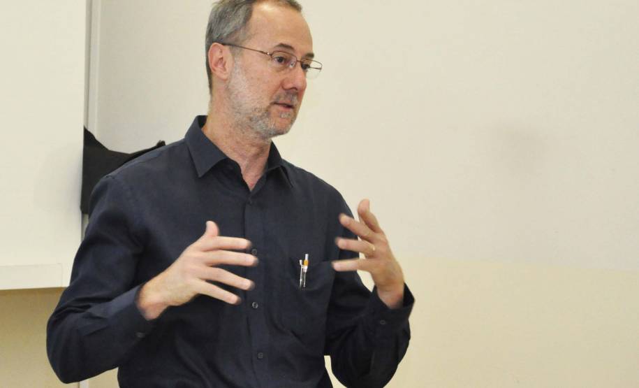 Na última terça-feira (22) o diretor-geral do Detran, Marcos Traad, ministrou palestra sobre “O Detran no Sistema Nacional de Trânsito: desafios e perspectivas” para alunos de direito da Faculdade Estácio, em Curitiba.