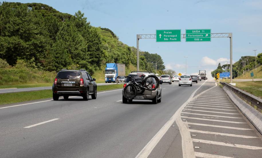 Saiba como transportar bicicletas e pranchas e evite multas.Foto: Jaelson Lucas