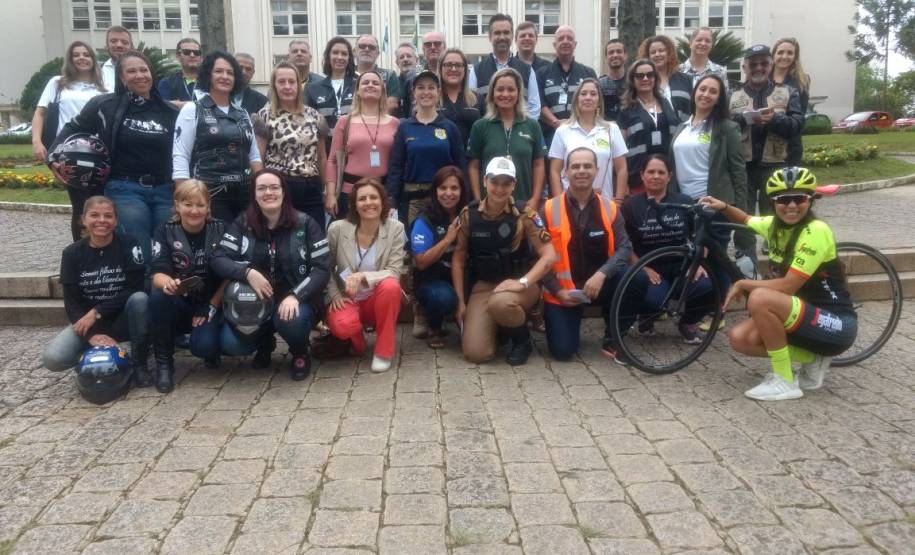 O Departamento de Trânsito do Paraná (Detran) iniciou na terça-feira (20), a primeira ação da “Operação Volta as Aulas”, desenvolvida pelo Grupo Trânsito Seguro. Foram alcançados cerca de 1.560 pessoas, entre pais e alunos.