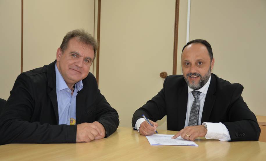 Prefeito Adalberto de Freitas Aguiar, do município de Barra do Jacaré/PR