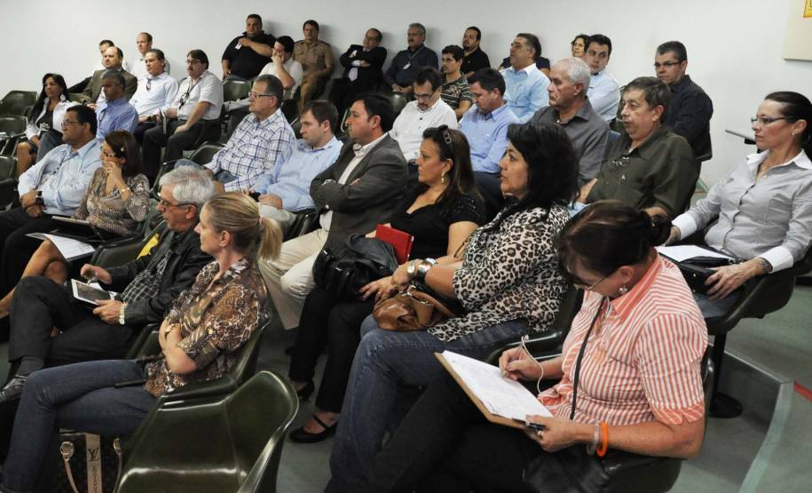 Na segunda-feira (29), o Departamento de Trânsito do Paraná voltou a se reunir com representantes dos agentes externos que prestam serviços ao órgão. Mais de 30 profissionais diretamente envolvidos com o Detran participaram da reunião.