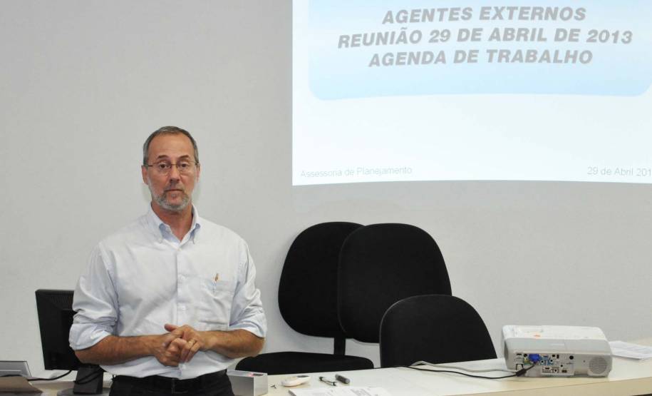 Na segunda-feira (29), o Departamento de Trânsito do Paraná voltou a se reunir com representantes dos agentes externos que prestam serviços ao órgão. Mais de 30 profissionais diretamente envolvidos com o Detran participaram da reunião.