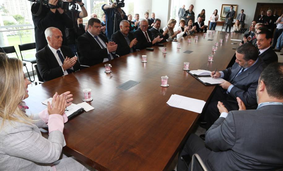 Governadora Cida Borghetti assina convênios com o Detra-PR para parcelamento de dívidas no cartão de crédito  -   Curitiba, 05/11/2018  -  Foto: Orlando Kissner/ANPr