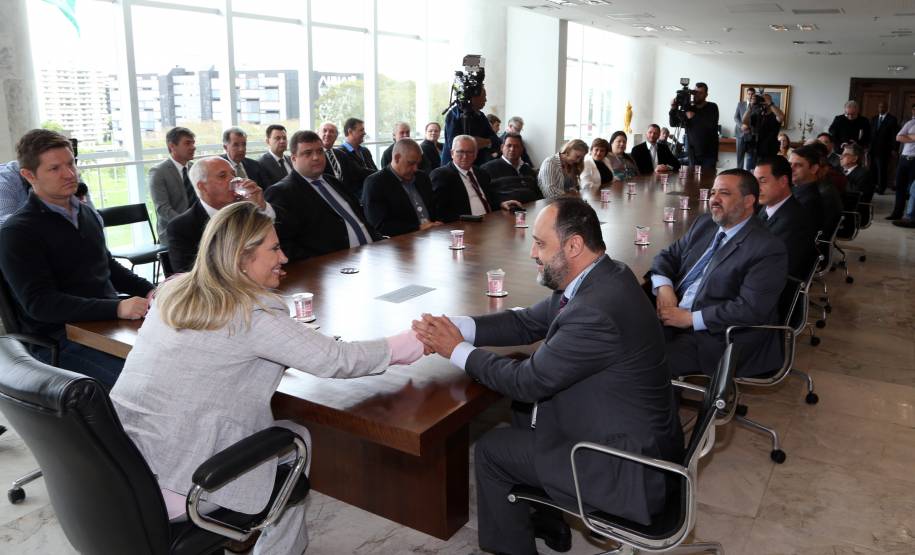 Governadora Cida Borghetti assina convênios com o Detra-PR para parcelamento de dívidas no cartão de crédito  -   Curitiba, 05/11/2018  -  Foto: Orlando Kissner/ANPr