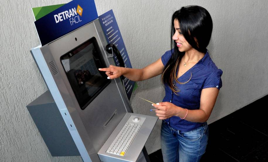 O Departamento de Trânsito do Paraná inicia nesta quarta-feira (13) a segunda etapa de instalação dos terminais de autoatendimento, para solução rápida de serviços que não exijam a presença dos usuários nas sedes do Detran.