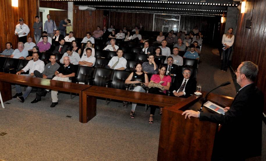 O Departamento de Trânsito do Paraná apresentou nesta quarta-feira (11), no Plenarinho da Assembleia Legislativa do Estado, o modelo de municipalização da gestão de trânsito desenvolvido pela autarquia para apoiar cidades que ainda não estão integradas ao Sistema Nacional de Trânsito.