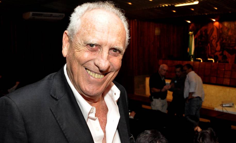 O Departamento de Trânsito do Paraná apresentou nesta quarta-feira (11), no Plenarinho da Assembleia Legislativa do Estado, o modelo de municipalização da gestão de trânsito desenvolvido pela autarquia para apoiar cidades que ainda não estão integradas ao Sistema Nacional de Trânsito. Na foto, o prefeito de Santo Antonio da Platina, Pedro Claro de Oliveira Neto.