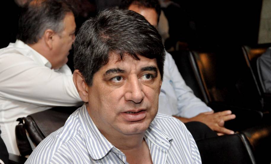 O Departamento de Trânsito do Paraná apresentou nesta quarta-feira (11), no Plenarinho da Assembleia Legislativa do Estado, o modelo de municipalização da gestão de trânsito desenvolvido pela autarquia para apoiar cidades que ainda não estão integradas ao Sistema Nacional de Trânsito. Na foto, o prefeito de Quedas do Iguaçu, Edson Prado.