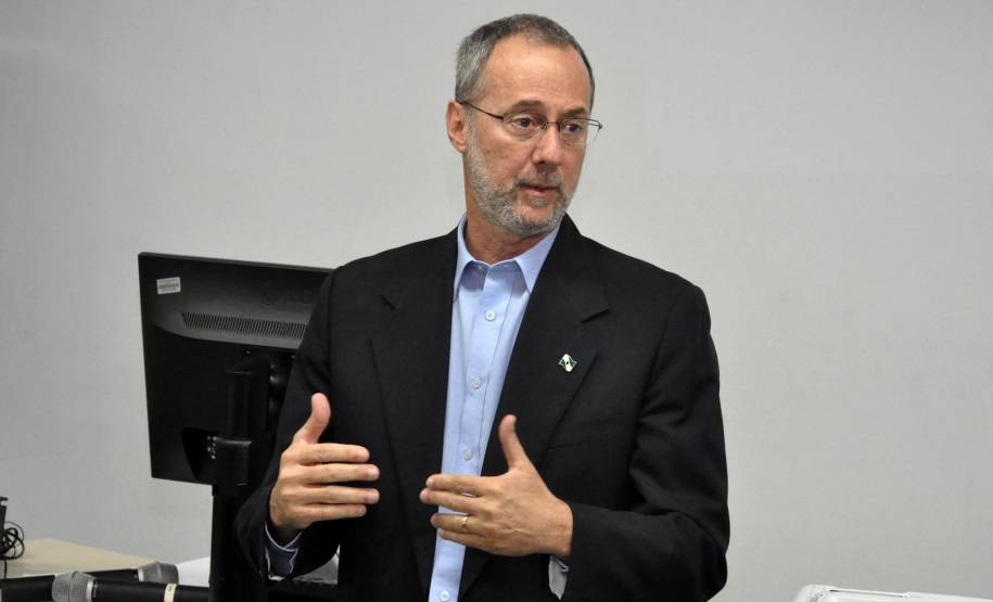 A partir de janeiro de 2014, os usuários dos serviços do Departamento de Trânsito do Paraná terão mais opções e facilidades para quitar guias, como taxas e multas de trânsito.