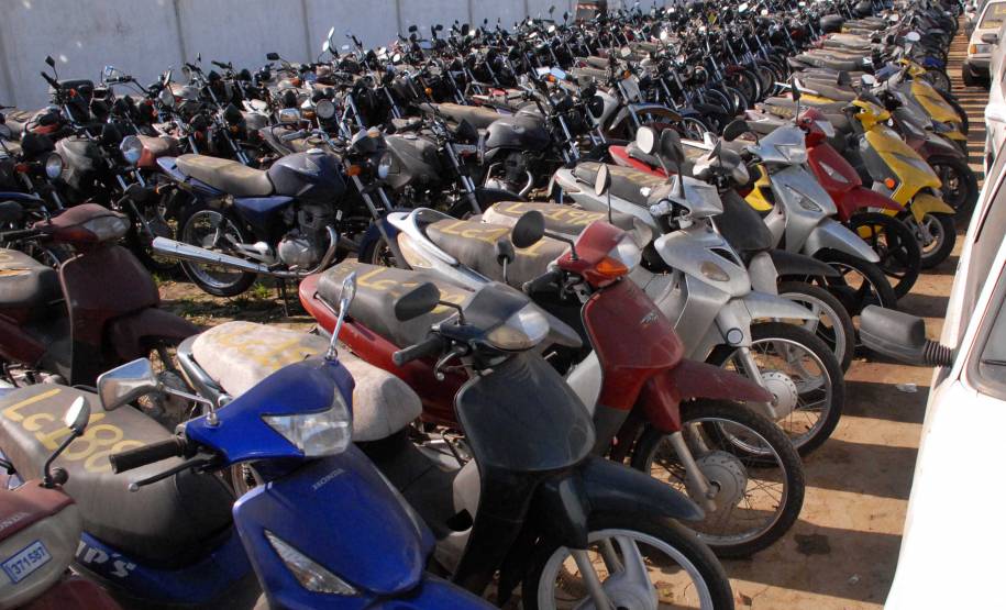 Departamento de Trânsito do Paraná (Detran/PR) atingiu em 2013 a marca histórica de mais de 25 mil veículos leiloados durante o ano.