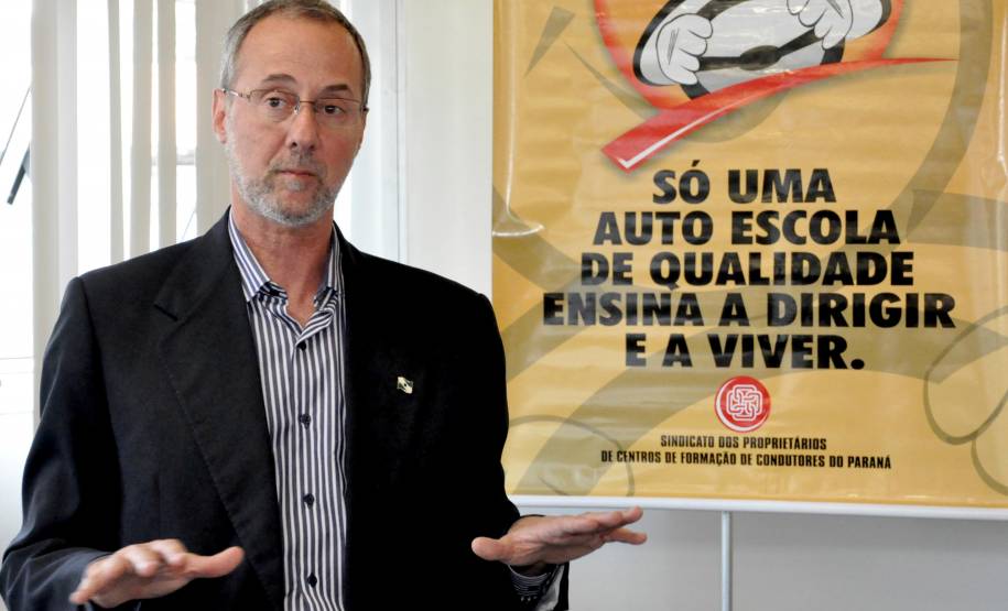 O Departamento de Trânsito do Paraná (Detran) fez um balanço das ações realizadas em 2013 na área de habilitação, junto ao Sindicato dos Proprietários de Centros de Formação de Condutores do Paraná e representantes de autoescolas de todo Estado.