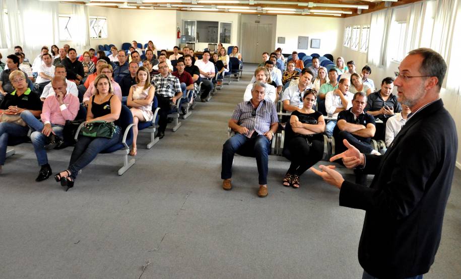 O Departamento de Trânsito do Paraná (Detran) fez um balanço das ações realizadas em 2013 na área de habilitação, junto ao Sindicato dos Proprietários de Centros de Formação de Condutores do Paraná e representantes de autoescolas de todo Estado.