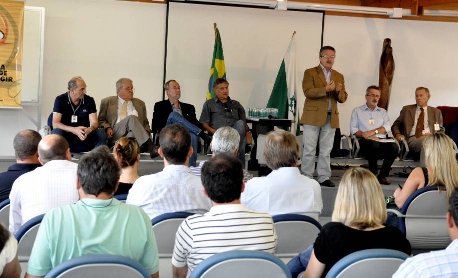 O Departamento de Trânsito do Paraná (Detran) fez um balanço das ações realizadas em 2013 na área de habilitação, junto ao Sindicato dos Proprietários de Centros de Formação de Condutores do Paraná e representantes de autoescolas de todo Estado.