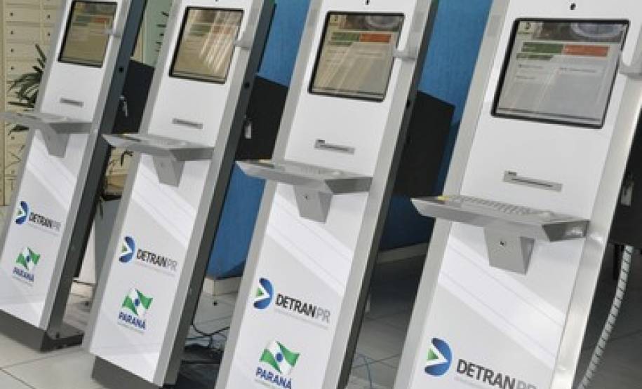 Os números, contabilizados até novembro, incluem processos realizados pelo site e pela plataforma móvel do Detran Fácil. Departamento de Trânsito do Paraná oferece ainda serviços em terminais de autoatendimento e pela TV Digital.