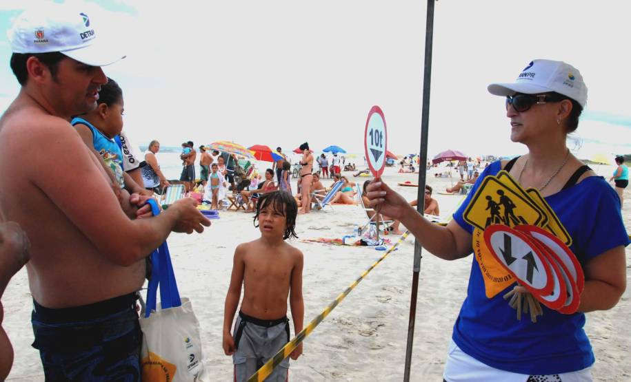 O Departamento de Trânsito do Paraná (Detran) estará presente no Litoral do Estado e na Costa Oeste com serviços e atividades educativas a partir de 8 de janeiro. As ações vão percorrer as praias de Matinhos e Guaratuba, além dos municípios de Santa Helena e Santa Terezinha de Itaipu.