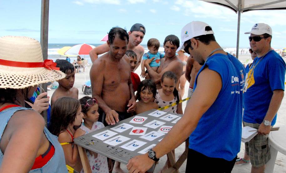 O Departamento de Trânsito do Paraná (Detran) estará presente no Litoral do Estado e na Costa Oeste com serviços e atividades educativas a partir de 8 de janeiro. As ações vão percorrer as praias de Matinhos e Guaratuba, além dos municípios de Santa Helena e Santa Terezinha de Itaipu.