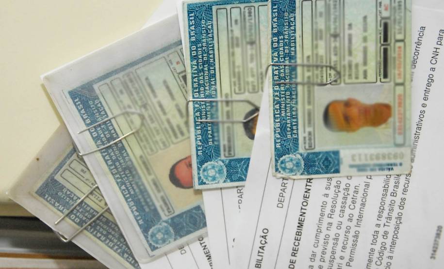 O Departamento de Trânsito do Paraná alcançou durante o ano de 2013 o recorde histórico de emissão da Carteira Nacional de Habilitação. Foram 1.282.636 documentos emitidos, para motoristas que renovaram a licença, mudaram de categoria ou conquistaram a primeira CNH. Foto: Paulo Rosa/Detran