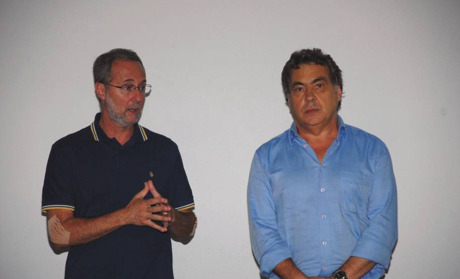 O Departamento de Trânsito do Paraná (Detran) participou na tarde da última quarta-feira (15) de uma reunião com despachantes de todo o estado e com o sindicato da categoria (Sindepar). O motivo do encontro foi a assinatura da ordem de serviço nº 1/2014, que definiu que, a partir do dia 15 de janeiro, todos os processos de primeiro registro de veículos quando entregues até as 14h00 pelos despachantes, deverão ser finalizados no mesmo dia, independente da revisão do processo.