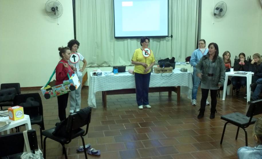 Nos dias 24 e 25 de abril a oficina de capacitação foi ofertada para 40 professores e pedagogos da rede municipal de ensino de Rio Azul.