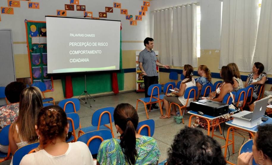 O Departamento de Trânsito do Paraná (Detran) deu início, nesta semana, a uma série de encontros com 1,5 mil professores da rede municipal de ensino, de 134 cidades paranaenses. Foto: Paulo Rosa/Detran